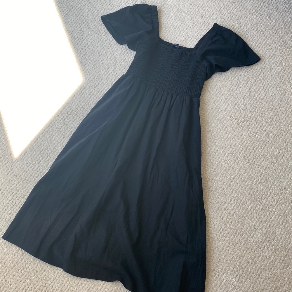 Never worn Madewell Dress with smocked top and flutter sleeves size small